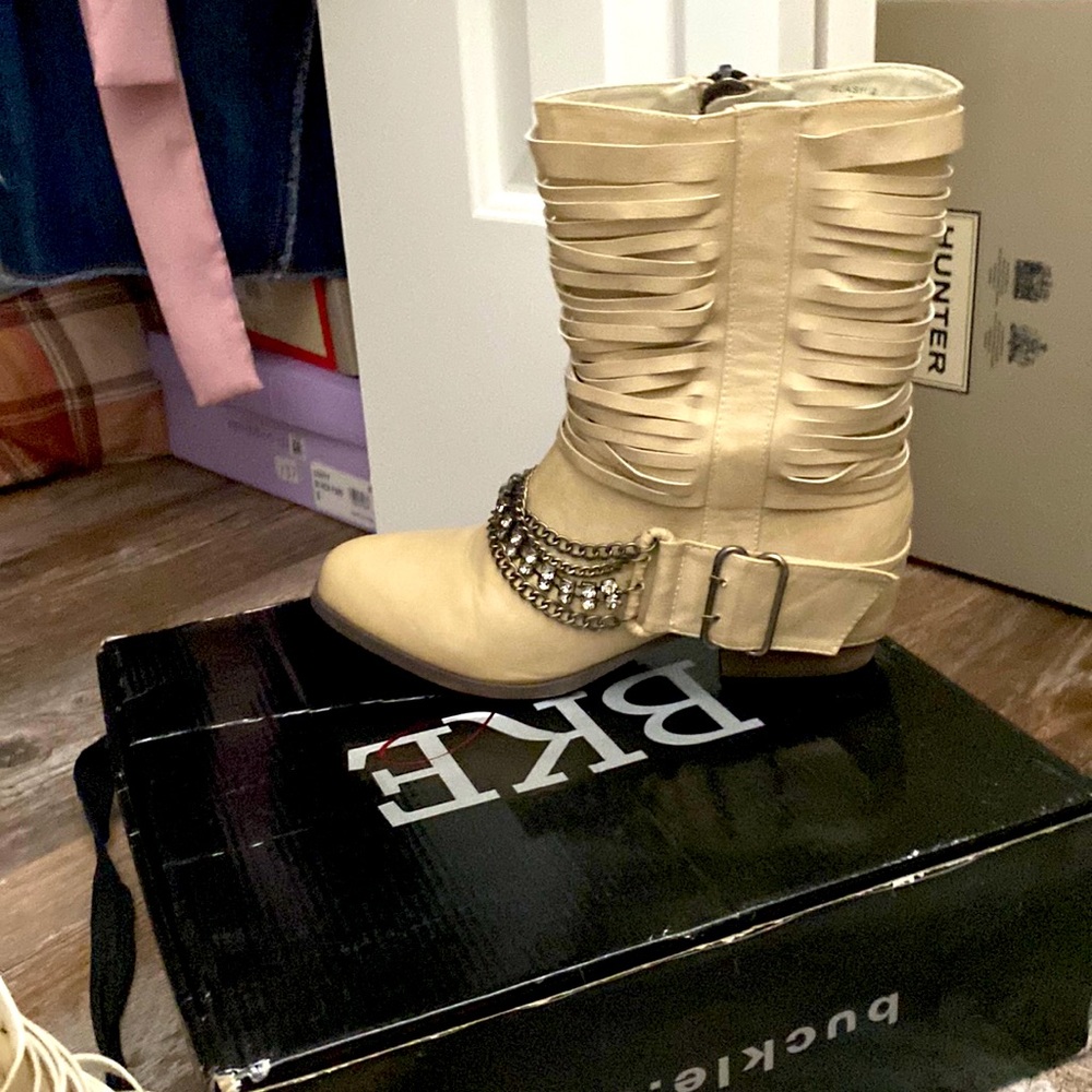 Gorgeous Cream BKE boots!